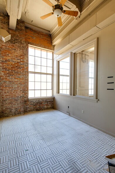 More Photos Of 113 W Bank St, Petersburg Warehouse For Sale
