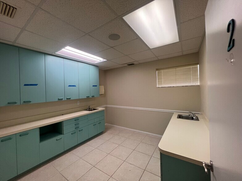 More Photos Of 2009-2025 S McCall Rd, Englewood Medical For Lease