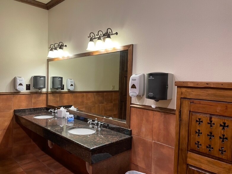 More Photos Of 6190 Virginia Pky, McKinney Medical For Lease