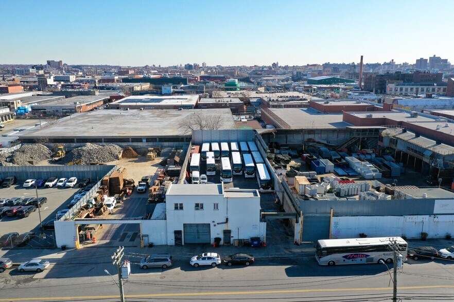 More Photos Of 252 Maspeth Ave, Brooklyn Land For Lease