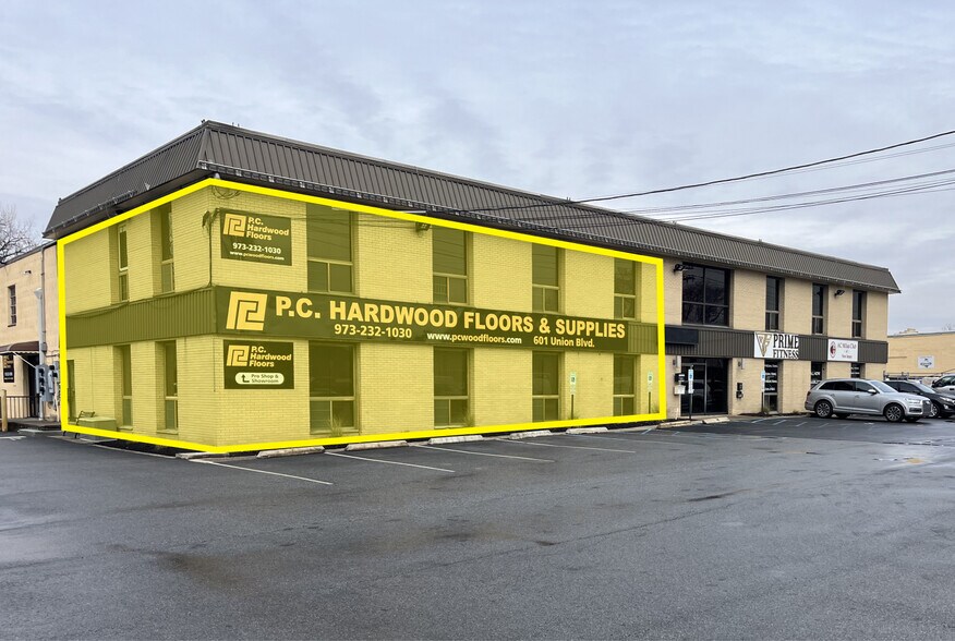 Primary Photo Of 601-605 Union Blvd, Totowa Showroom For Lease