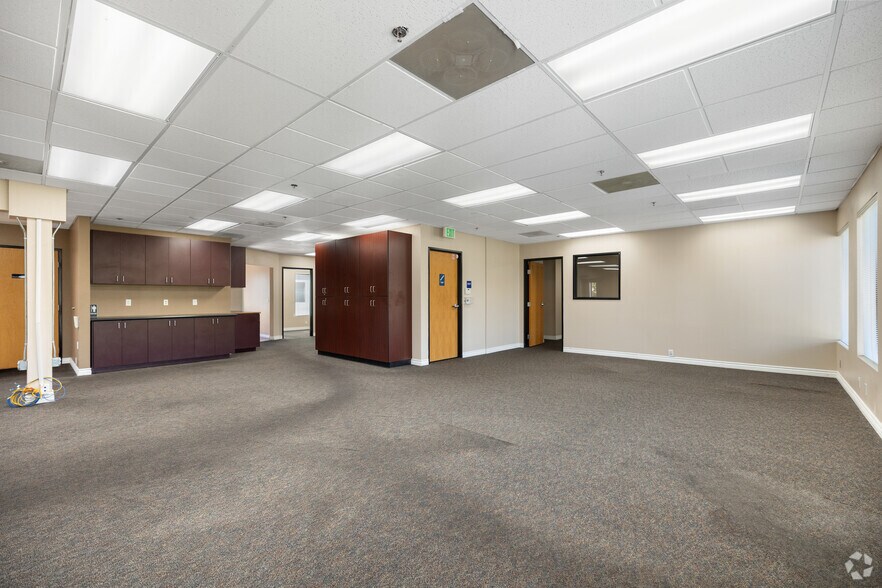 More Photos Of 43525 Ridge Park Dr, Temecula Office For Lease