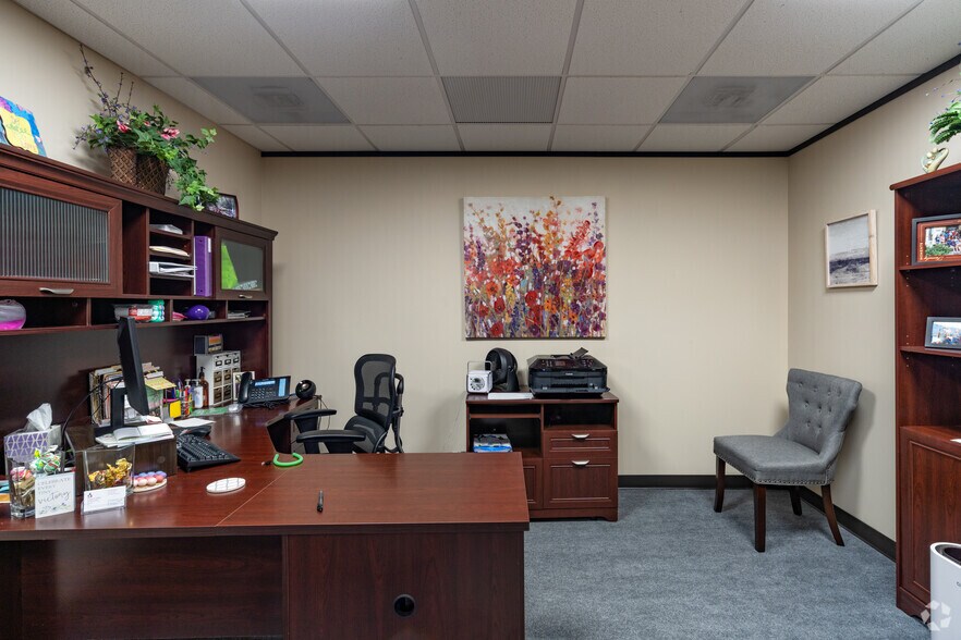 More Photos Of 303 E Main St, League City Office For Lease