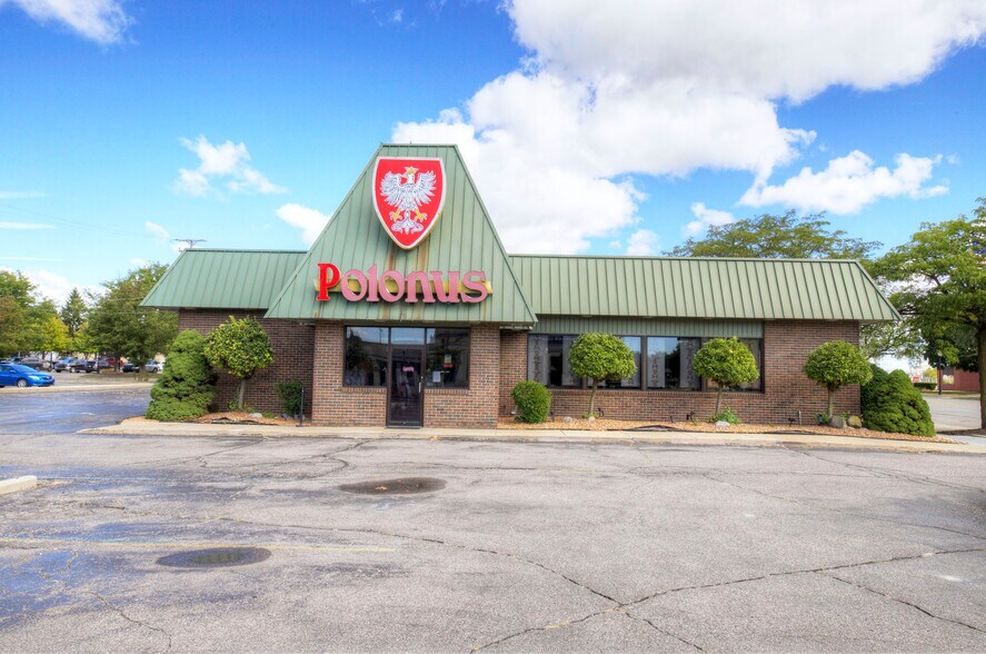 More Photos Of 1744 Biddle Ave, Wyandotte General Retail For Sale