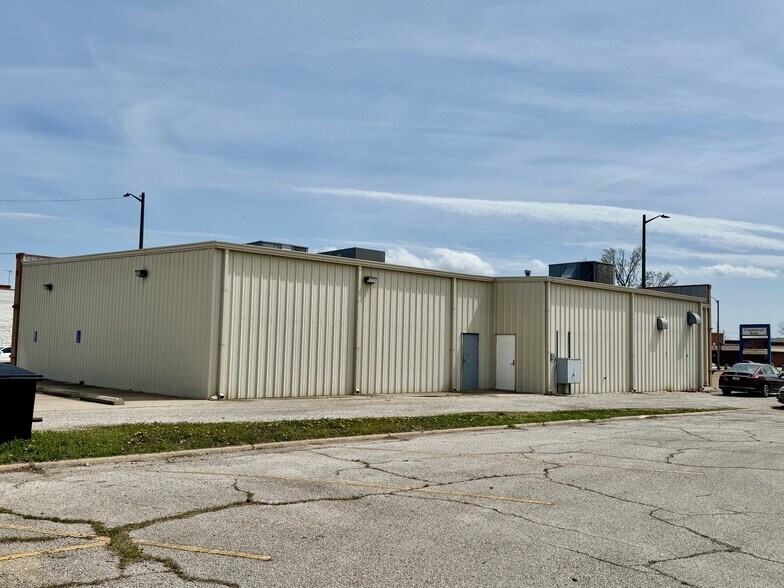 More Photos Of 200 N Central Ave, Parsons General Retail For Sale