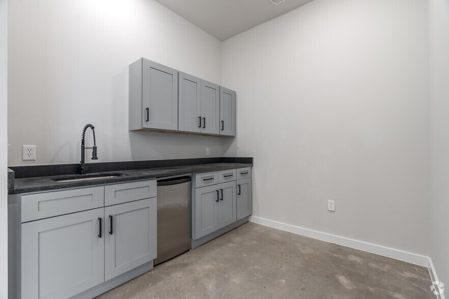 More Photos Of 4620 US 377 Hwy, Aubrey Unknown For Lease