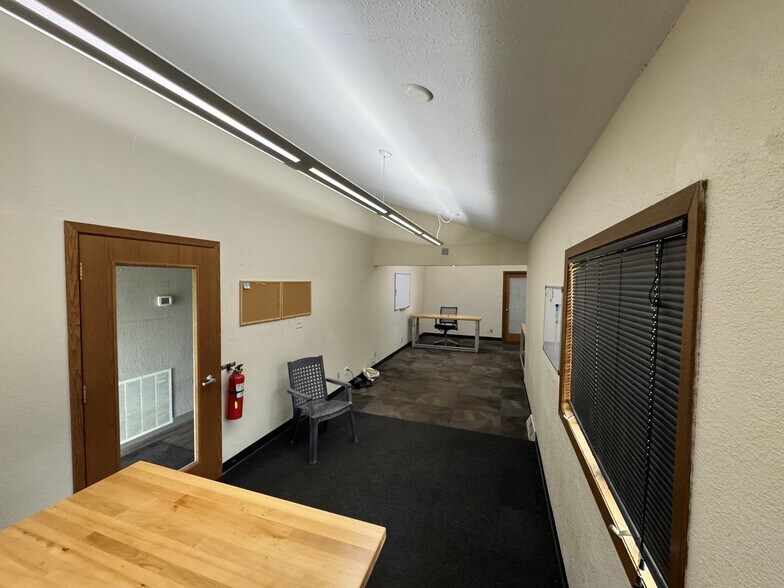 More Photos Of W229N2573 Duplainville Rd, Waukesha Storefront Retail Office For Lease