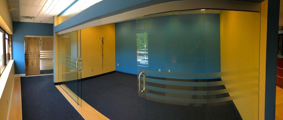 More Photos Of 4 Atrium Dr, Albany Office For Lease