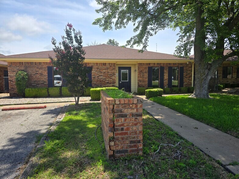 Primary Photo Of 205 River North Blvd, Stephenville Medical For Sale