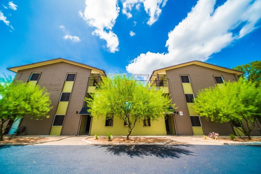 More Photos Of 2323 Town Lake Cir, Austin Apartments For Sale