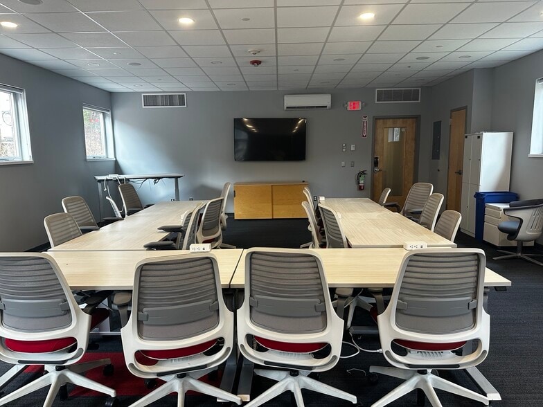 More Photos Of 553 Roosevelt Hwy, Colchester Office For Sale