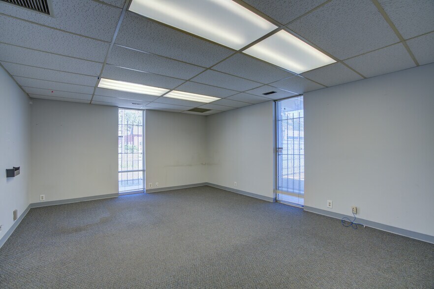 More Photos Of 675 Elkton Dr, Colorado Springs Distribution For Lease