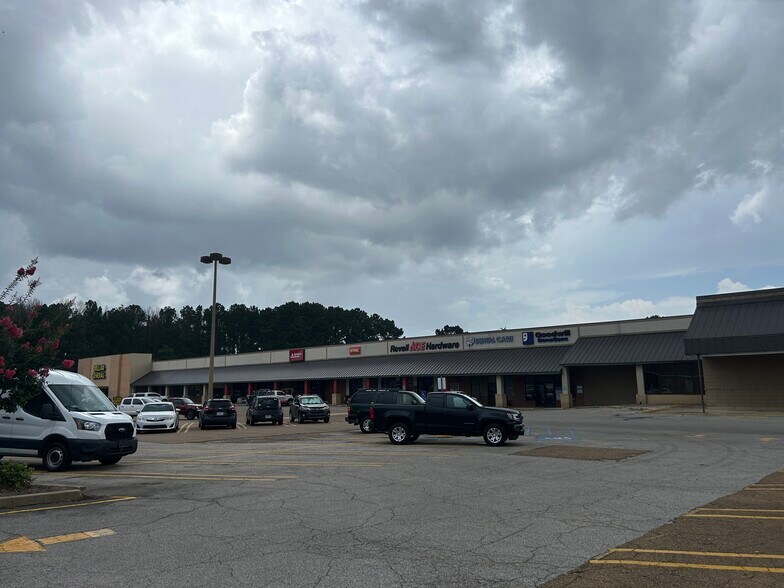 More Photos Of 1905-1925 Spillway Rd, Brandon Storefront For Lease