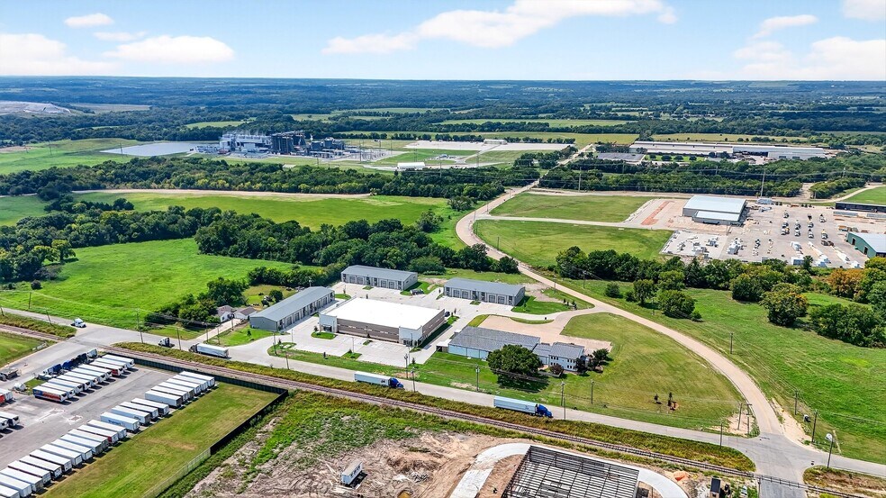 More Photos Of 304 Progress Dr, Sherman Warehouse For Sale