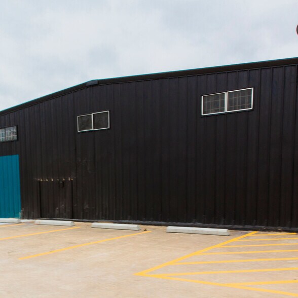 More Photos Of 4104 Main St, Dallas Storefront Retail Office For Lease