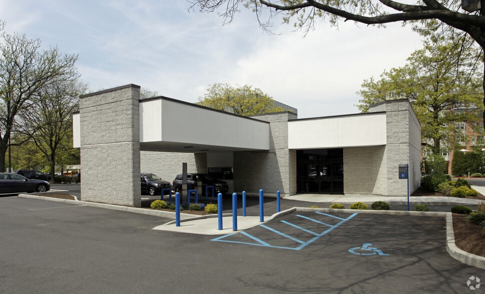 Primary Photo Of 2-50 Great Neck Rd, Great Neck Unknown For Lease