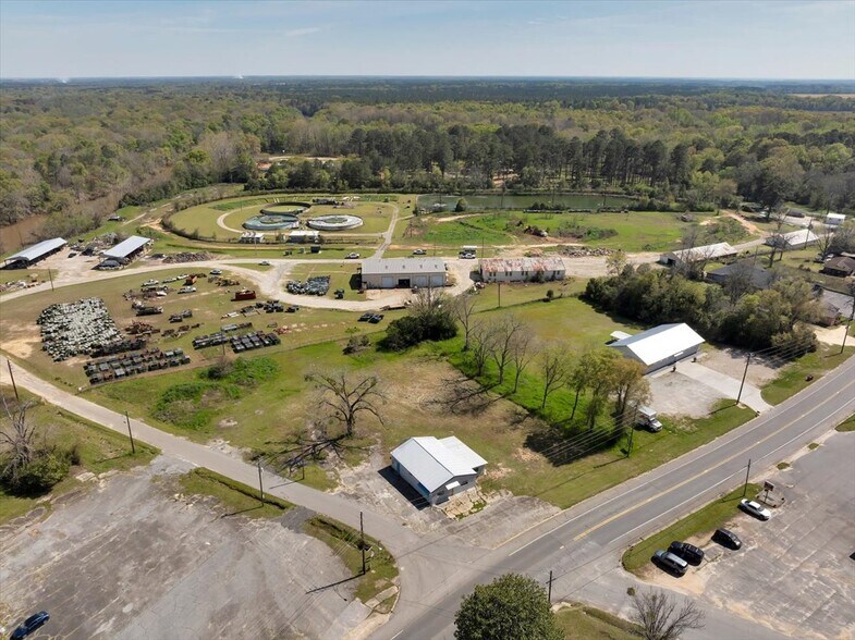 More Photos Of 131 S Jackson St, Hawkinsville Flex For Sale