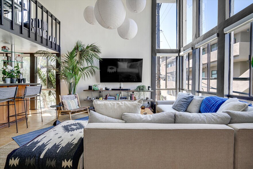 More Photos Of 14 Mast, Marina Del Rey Apartments For Sale