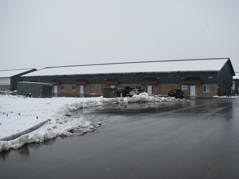 More Photos Of 3862 Norrie Dr, New Franken Showroom For Lease