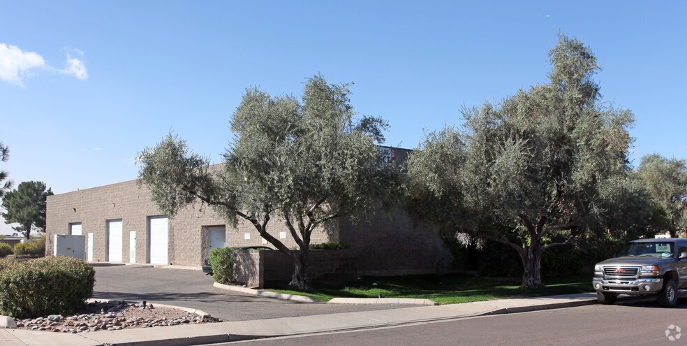 More Photos Of 113 W Hoover Ave, Mesa Warehouse For Lease