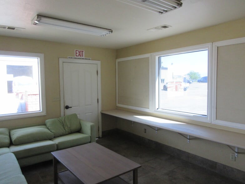 More Photos Of 12652 Prosperity, Tulare Flex For Lease