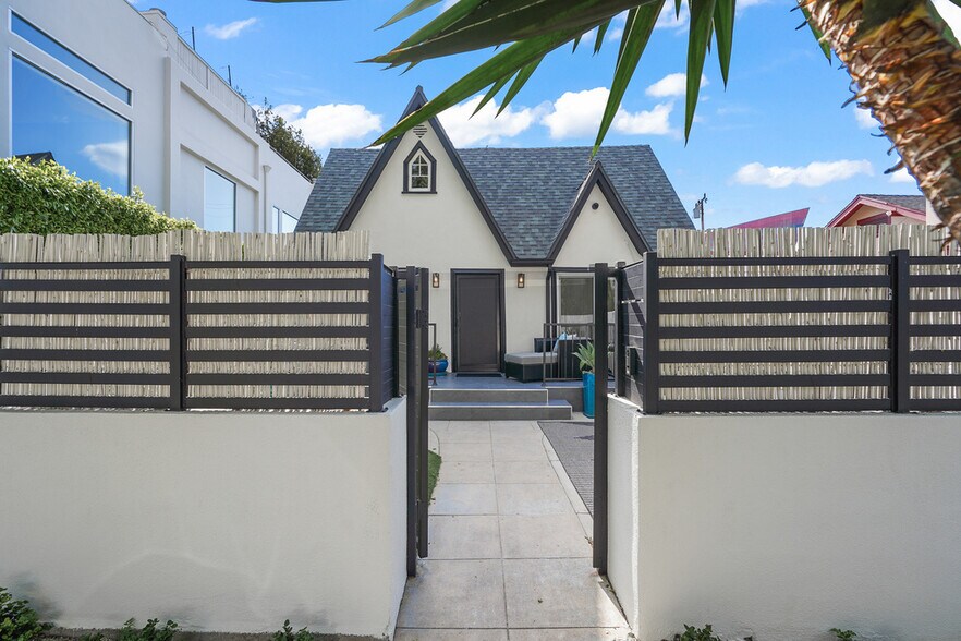 More Photos Of 617 Westmount Dr, West Hollywood Apartments For Sale