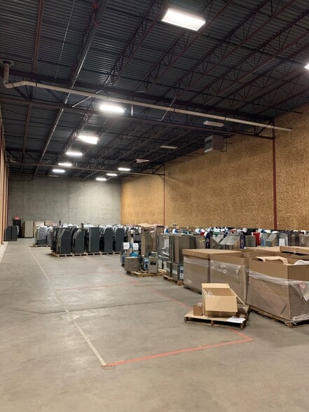 More Photos Of 1740 Cofrin Dr, Green Bay Warehouse For Lease