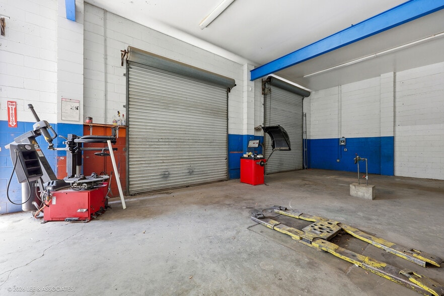More Photos Of 2290 NE 1st Blvd, Gainesville Distribution For Sale
