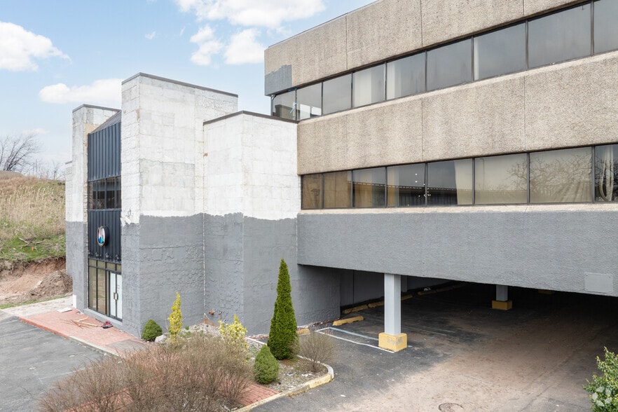 More Photos Of 24 Meadowlands Pky, Secaucus Office For Sale