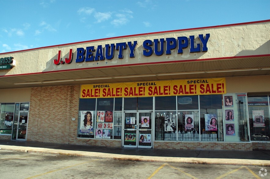 More Photos Of 3200 S Lancaster Rd, Dallas General Retail For Lease