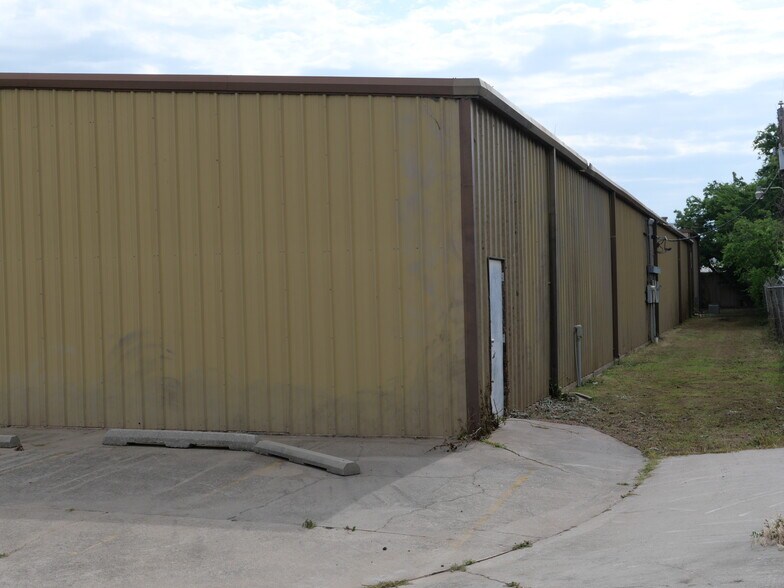More Photos Of 1364 NE 3rd St, Oklahoma City Warehouse For Sale