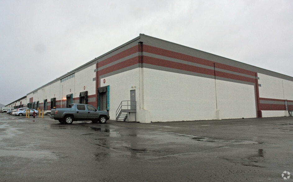 More Photos Of 1026 Reeves St, Dunmore Warehouse For Lease