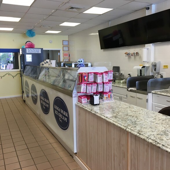 More Photos Of 118 Main St, Kings Park Fast Food For Lease