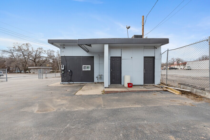 More Photos Of 4200 Redman Ave, Omaha Auto Repair For Sale