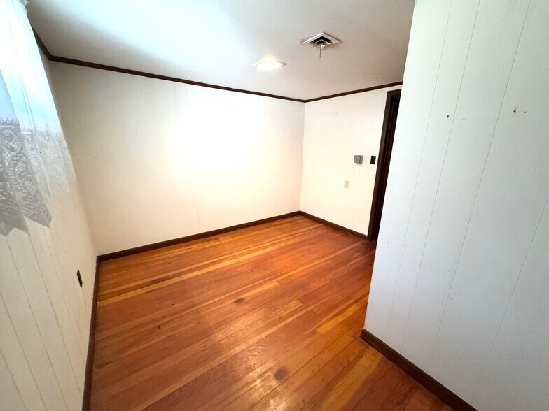 More Photos Of 2072 Main st, Londonderry Apartments For Sale