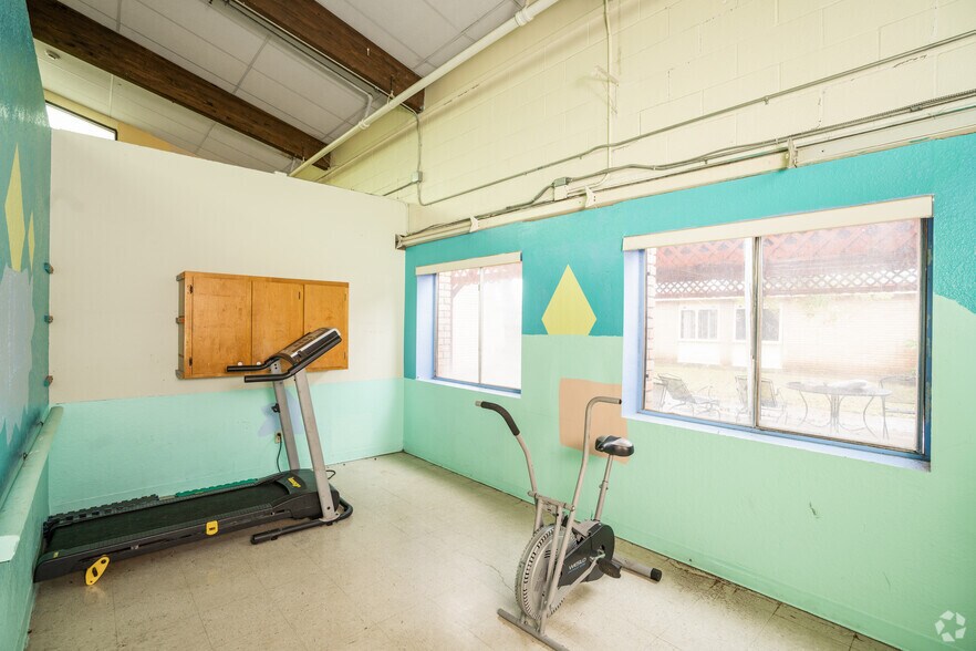 More Photos Of 1415 W Washington St, Brownsville Healthcare For Sale