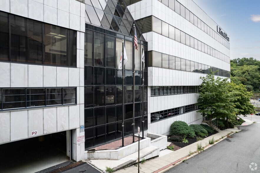 More Photos Of 2160 N Central Rd, Fort Lee Office For Lease