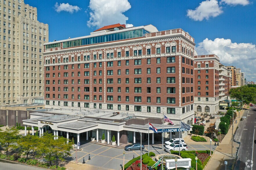 More Photos Of 212-232 N Kingshighway Blvd, Saint Louis Hotel For Lease