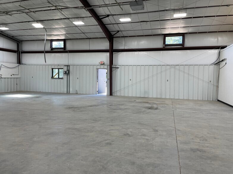 More Photos Of 813 Joe Black Rd, Williamston Warehouse For Lease