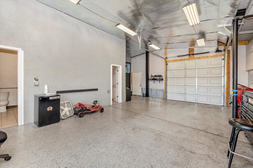 More Photos Of 9827 Hansonville Rd, Frederick Auto Repair For Sale