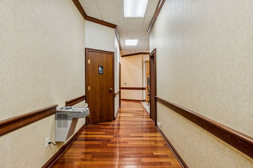 More Photos Of 219 Rep John Lewis Way N, Nashville Office For Sale