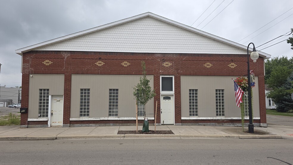 More Photos Of 127 North St, Morenci Showroom For Sale