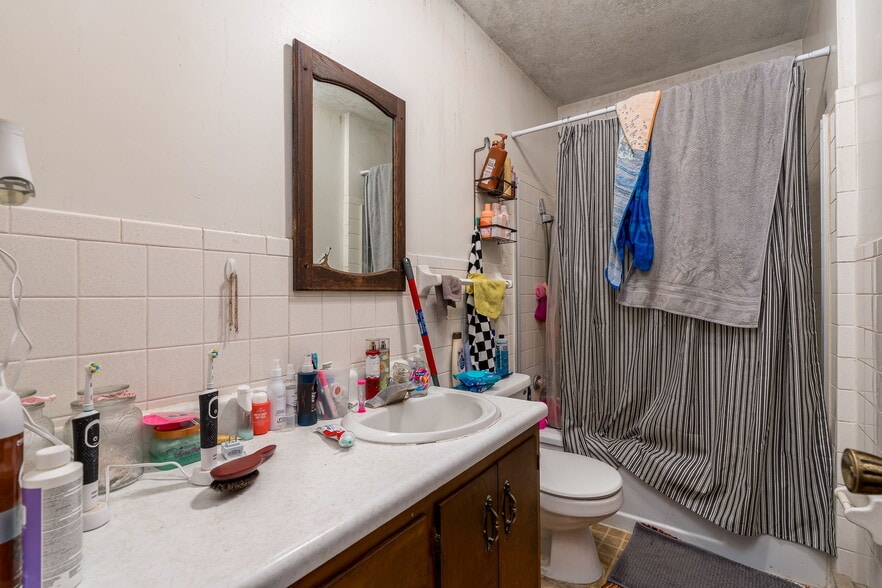 More Photos Of 10 1st Ave NW, Wells Multifamily For Sale