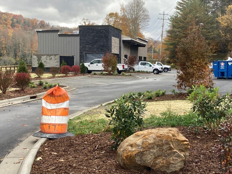 More Photos Of 1136 Shawneehaw Ave, Banner Elk Storefront Retail Office For Sale