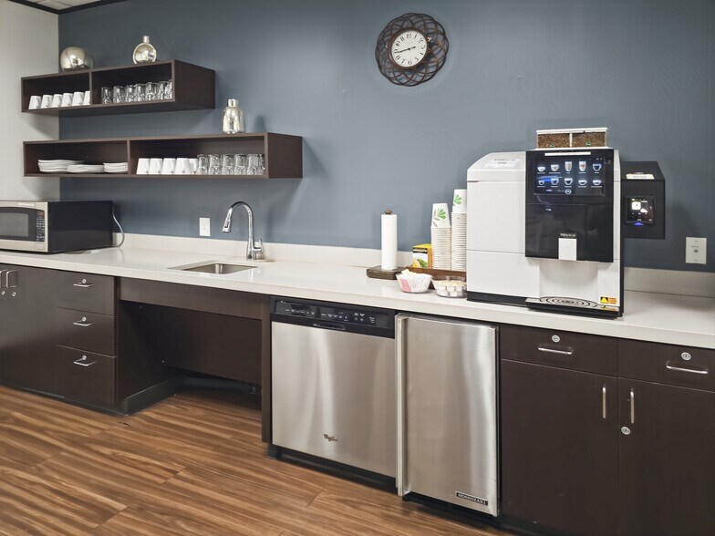 More Photos Of 1777 NE Loop 410, San Antonio Coworking Space