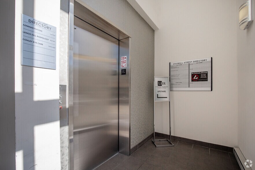 More Photos Of 214 Wall St, Huntington Medical For Lease