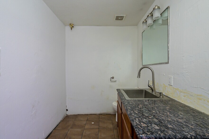 More Photos Of 17230 Cave Creek Rd, Phoenix Storefront For Lease