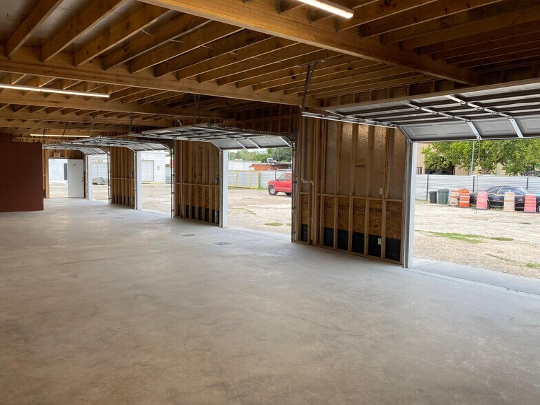 More Photos Of 14435 Main St, Houston Industrial For Lease