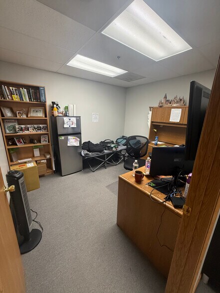 More Photos Of 141-161 Covington Dr, Bloomingdale Light Manufacturing For Lease