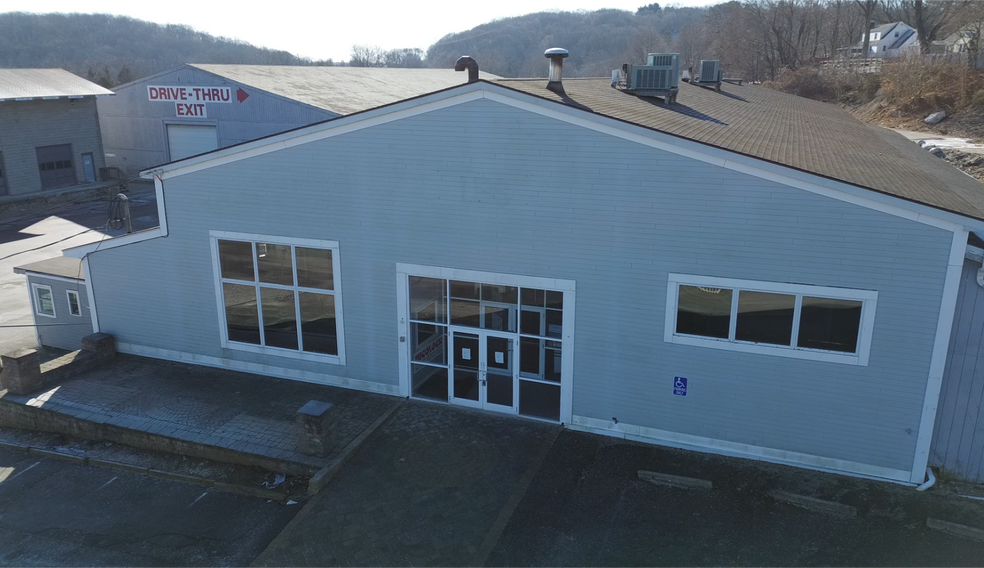 More Photos Of 45 Richards Grove Rd, Quaker Hill Service For Sale